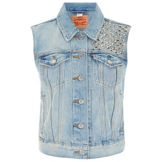 Жилет из денима с заклепками из металла 6900 руб. Levis.