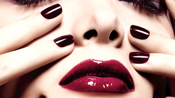 Цвет граната рождественская коллекция Rouge Noir Absolument от Chanel
