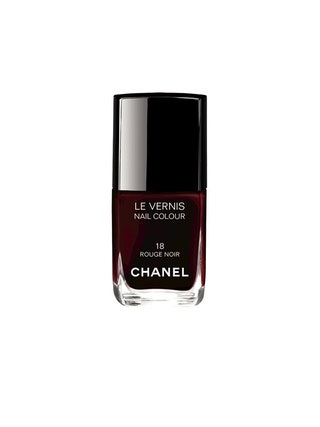Лак для ногтей Le Vernis оттенок Rouge Noir 1694 руб.