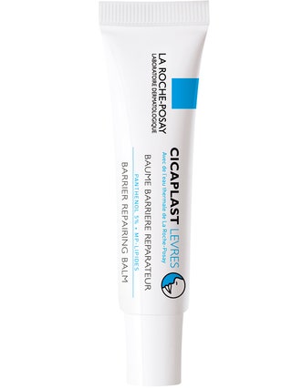 La RochePosay бальзамбарьер для губ с пантенолом Cicaplast 343 рубля.