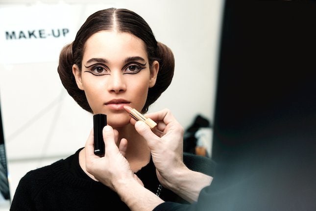 Backstage космический макияж с показа Chanel Haute Couture весналето 2016