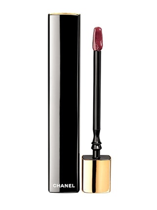 Блеск для губ Rouge Allure от Chanel оттенок Expressive. Маленьким аппликатором удобно наносить блеск на всю поверхность...
