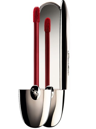 Помадаблеск для губ Rouge G L'Extrait от Guerlain оттенок Gourmandise. Мягкая кисточка позволяет быстро нанести помаду —...