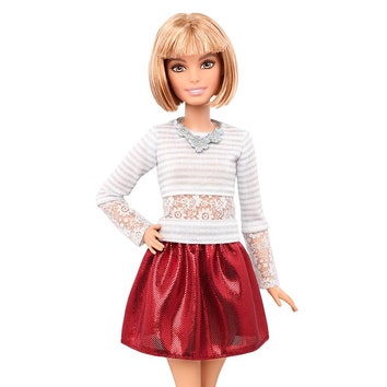 Ничто человеческое не чуждо: куклу Barbie выпустили в размере plus-size