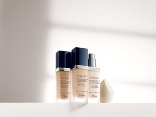 Тональный флюид Diorskin Forever и аппликатор Backstage Blender Dior