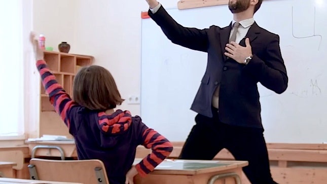 Видео Иван Ургант готовит к школе детей с нарушениями в развитии