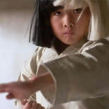 Клип Sia на песню Alive с 9-летней каратисткой
