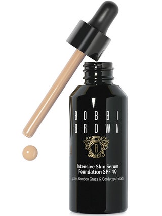 Ухаживающее тональное средство Intensive Skin Serum Foundation SPF 40  Bobbi Brown.