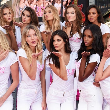 Нью-Йорк, Нью-Йорк: «ангелы» Victoria’s Secret представили новую коллекцию на Таймс-сквер