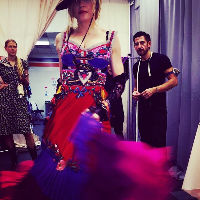 В стиле Vogue дизайнеры создали сценические костюмы для шоу Мадонны Rebel Heart