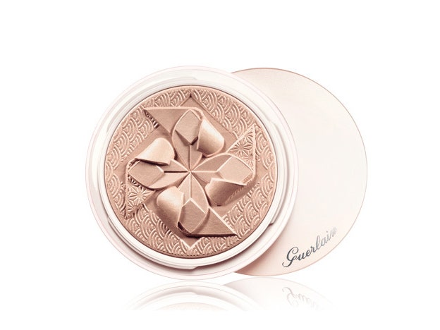 Вечное сияние: новая пудра-хайлайтер Guerlain Poudre De Soie