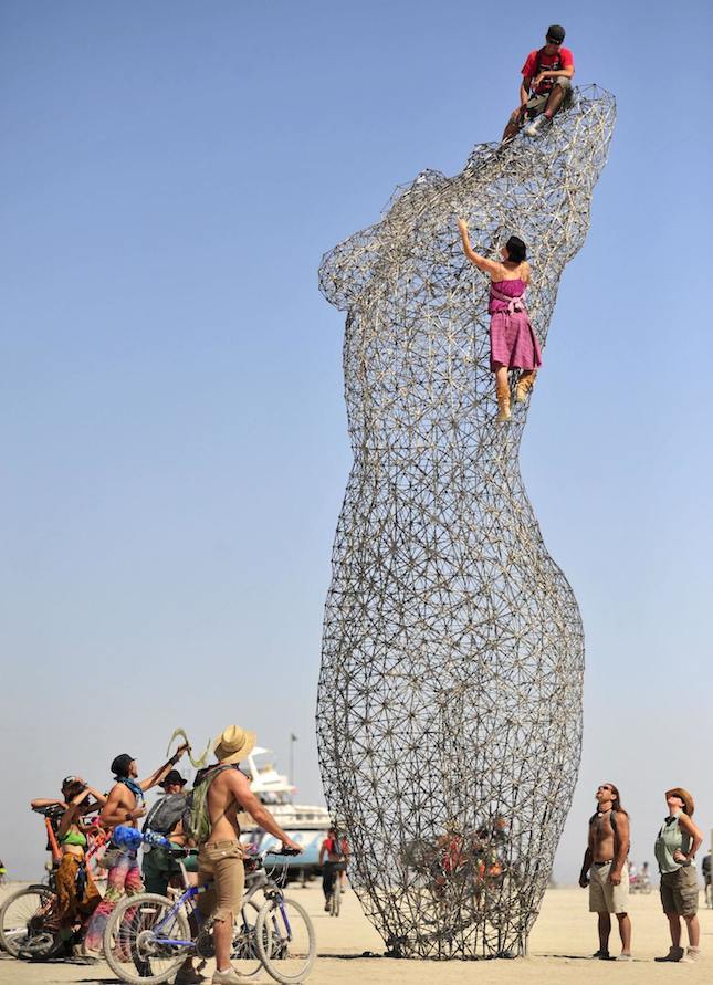 Кэти Перри не справилась с сигвеем на Burning Man