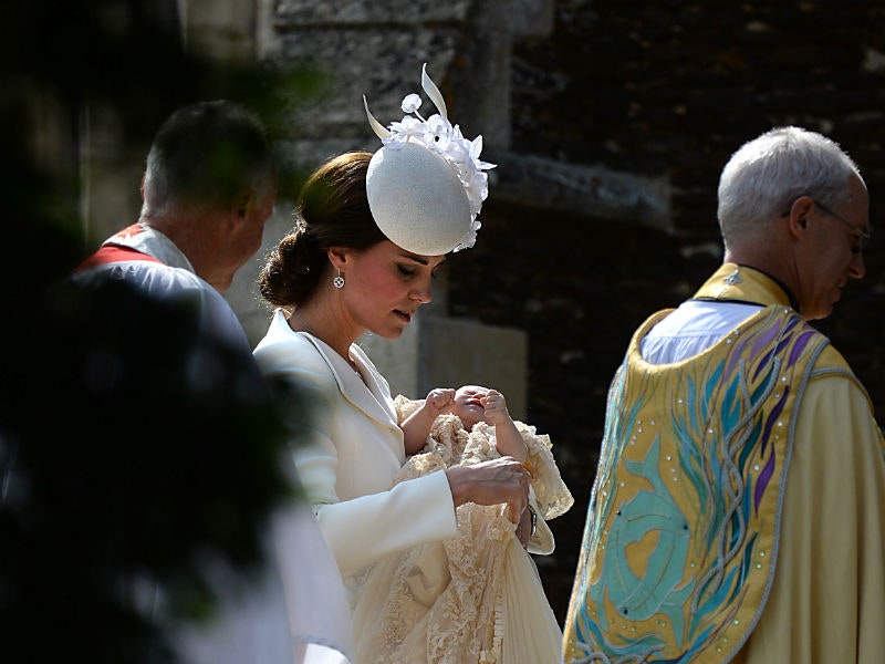Фото с крестин принцессы Шарлотты дочери Кейт Миддлтон и принца Уильяма |Allure