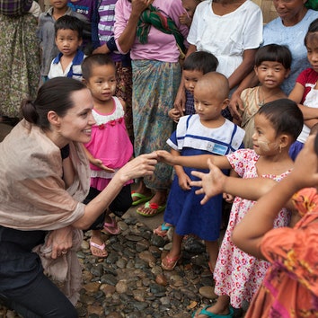 Анджелина Джоли снимет драму о режиме красных кхмеров в Камбодже