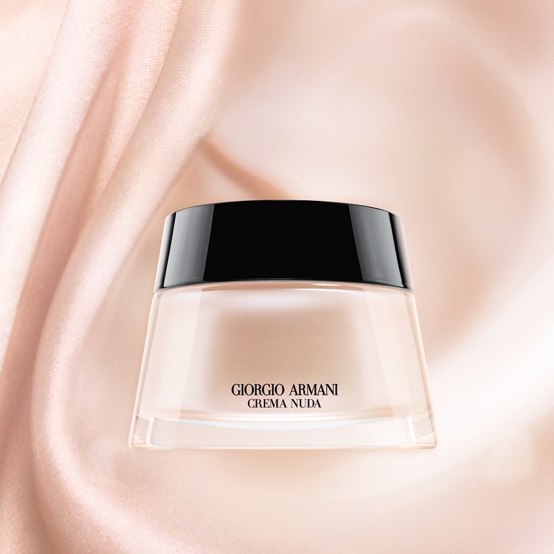 Тональный крем Crema Nuda Giorgio Armani 8000 рублей