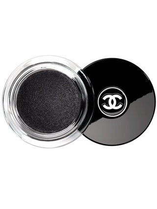 Кремовые тени для век Illusion DOmbre Velvet Chanel. Тени обладают бархатистой текстурой и матовым финишем. Наносите их...