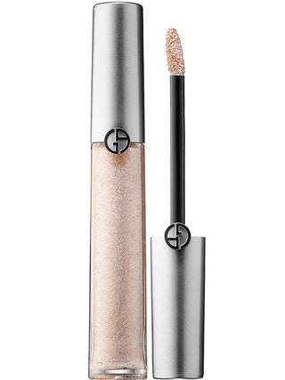 Жидкие тени для век Eye Tint Giorgio Armani. Жидкая текстура позволяет этому продукту служить в качестве теней и...