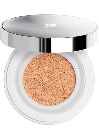 Тональное покрытие Miracle Cushion Lancôme. Для его нанесения вам не понадобятся ни бьютиблендер ни специальная кисть —...