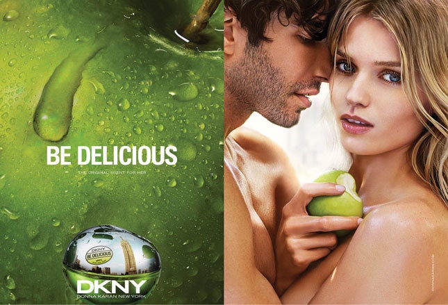 Be Delicious Эбби Ли и Акин Акман в рекламной кампании DKNY