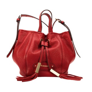 Сумка из кожи  с металлическим декором 25thinsp400 руб. Trussardi.