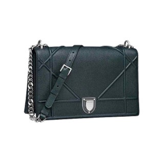 Сумка из кожи с металлическим ­декором 215thinsp000 руб. Dior.