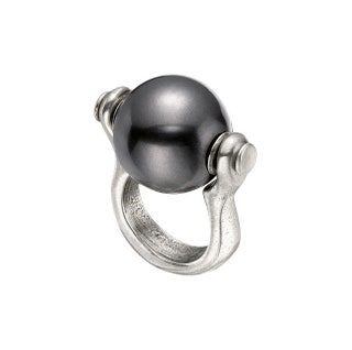 Кольцо из металла и серебра с искус­ственным жемчугом 6190 руб. UNOde50.