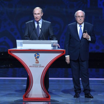 Жеребьевка Чемпионата мира по футболу 2018: Наталья Водянова на церемонии в Санкт-Петербурге