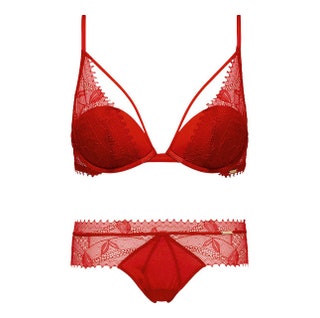 Бюстгальтер  3400 руб. и трусы­ 2200 руб. все Calvin Klein Underwear.