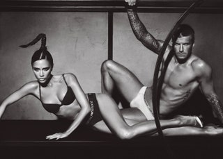 Дэвид и Виктория Бекхэм в рекламной кампании Emporio Armani 2009 год