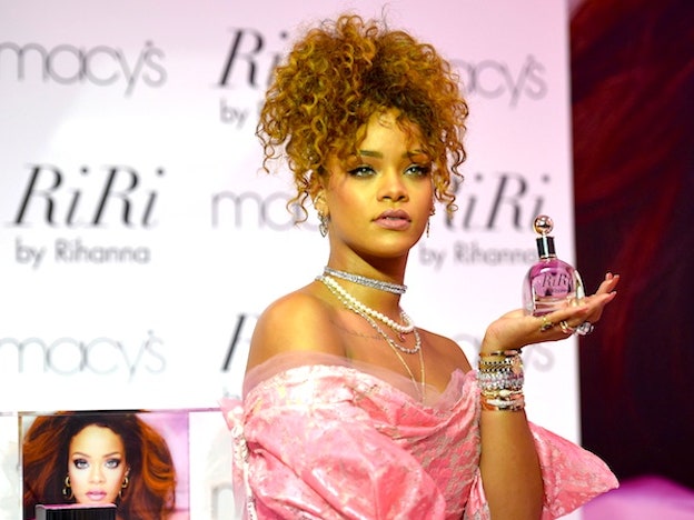 RiRi: Рианна представила новый аромат в Нью-Йорке