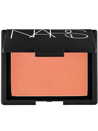 Румяна NARS оттенок Orgasm. Румяна с вызывающим названием Orgasm стали бестселлером еще в год выпуска  1999. Объяснить...