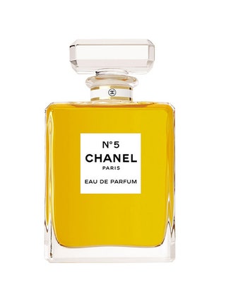 Chanel №5. Классика. И если вы никогда не пробовали этот аромат  лучше никому не признаваться в этом а срочно бежать в...