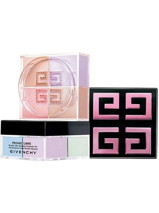 Пудра Prisme Libre Givenchy. Четырехцветная пудра мельчайшего помола ложится на лицо мягкой вуалью. Плотной матовости вы...