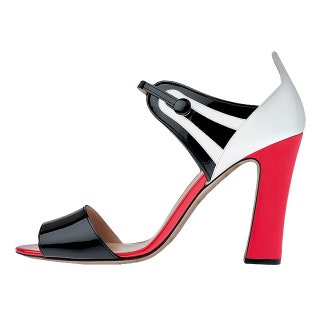 Босоножки из лакированной кожи 24thinsp550 руб. Emporio Armani.