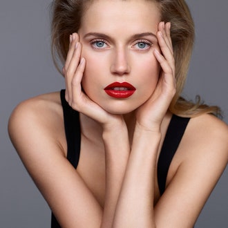 Во власти цвета: новая коллекция помад Joli Rouge от Clarins