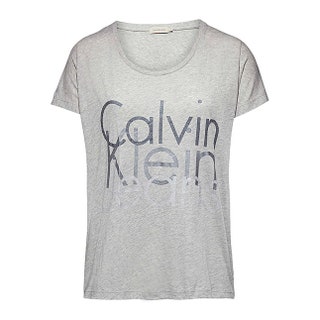 Хлопковая футболка 2800 руб. Calvin Klein Jeans.