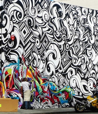 Стена в СанФранциско авторства трех художников — Джейсона Уильямса Виктора Чапа и Джеффри Рубина