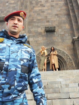 Хлое и Ким Кардашьян