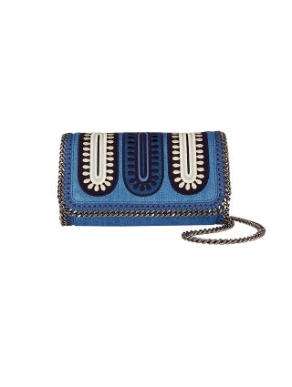Сумка из денима с хлопковой вышивкой и декором из металла 56 200 руб. Stella McCartney.