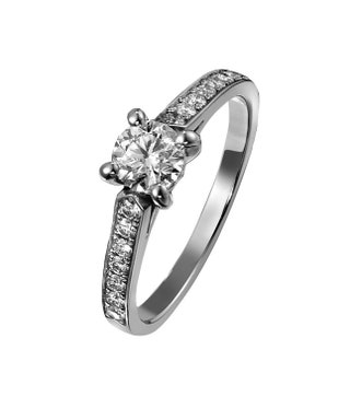 Кольцо из платины с бриллиантами 270 000 руб. Piaget.