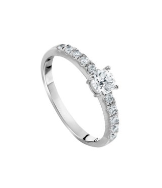 Кольцо из серебра с фианитами 2590 руб. Valtera