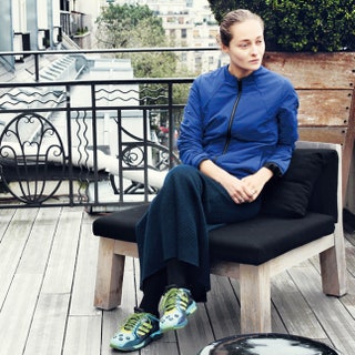 «Кроссовки Mary Katrantzou для adidas идеально подходят к куртке и трикотажному платью Sonia Rykiel».