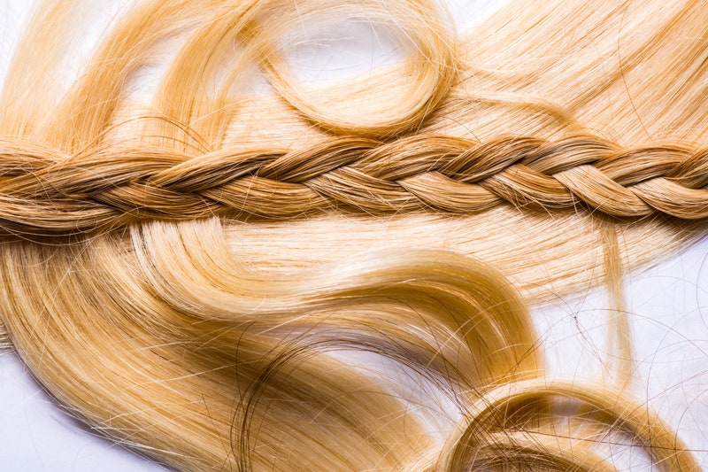 Выпадение волос и облысение когда необходимо обратиться к трихологу | Allure