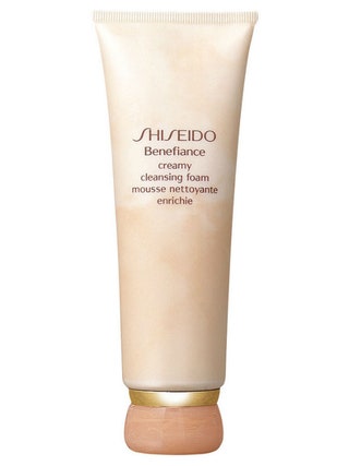 Очищающая пенка Creamy Cleansing Foam Benefiance Shiseido.