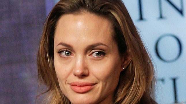 Анджелина Джоли удалила яичники изза риска заболевания раком