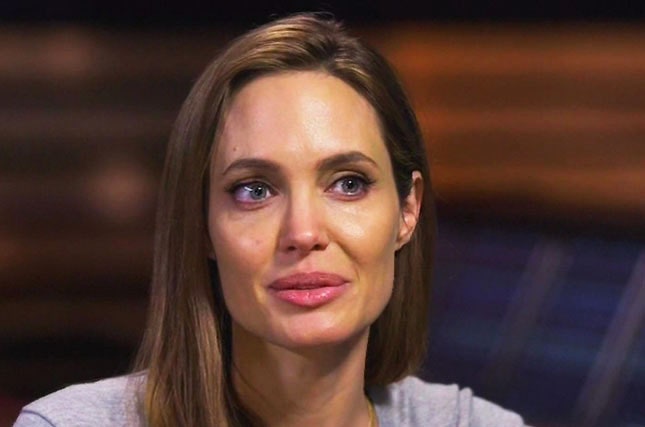 Анджелина Джоли удалила яичники изза риска заболевания раком