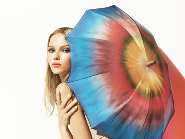 Блики солнца: лимитированная коллекция Tie Dye от Dior