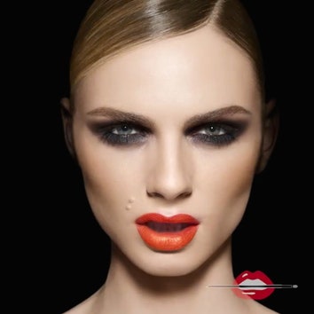 Новое лицо Make Up Forever &- трансгендерная модель Андреа Пежич