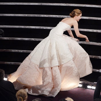 Вошли в историю: 50 лучших платьев церемонии «Оскар»