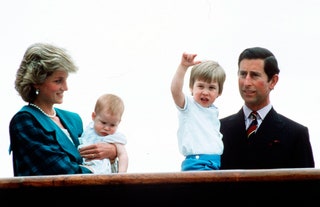 Принц Гарри  и принц Уильям  с родителями